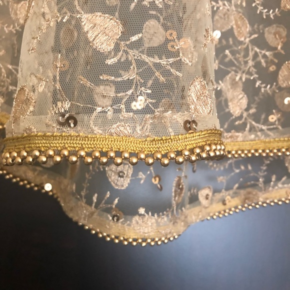 Poncho - Picture 3 of 8